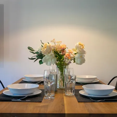 Leszno With Parking - By Rentujemy Lägenhet *