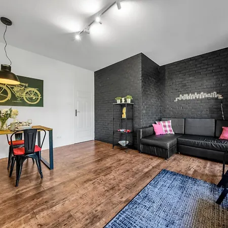 Leszno With Parking - By Rentujemy Warszawa