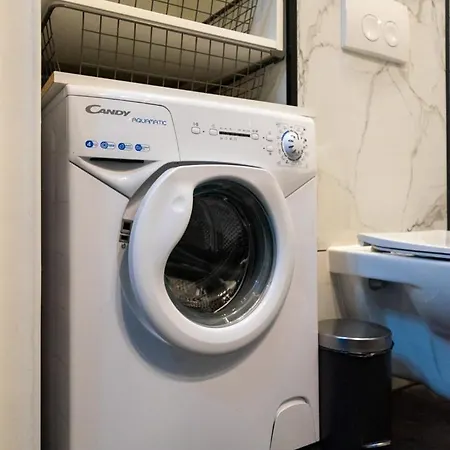 Leszno With Parking - By Rentujemy Varšava