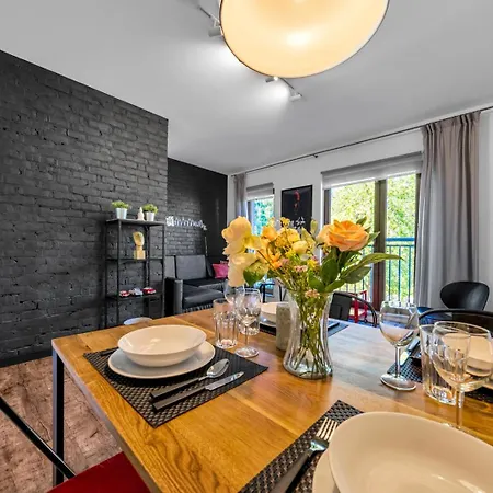 Leszno With Parking - By Rentujemy Apartamento