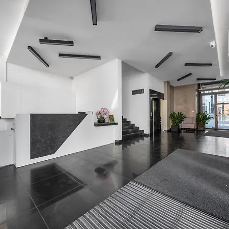 Leszno With Parking - By Rentujemy Apartamento