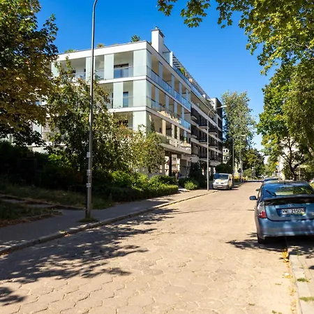 Leszno With Parking - By Rentujemy Varšava