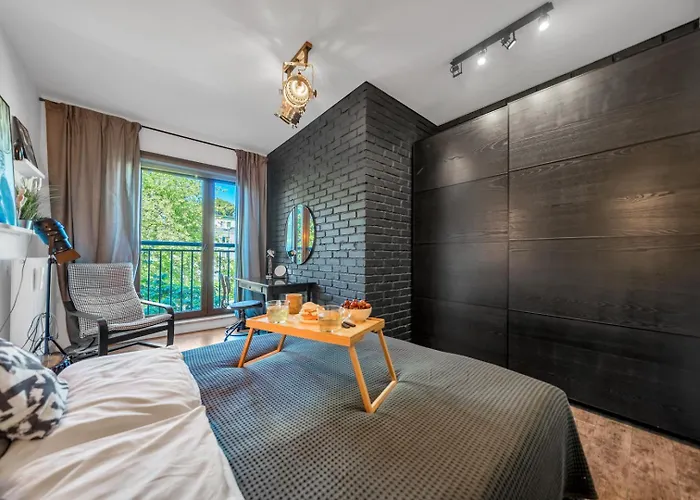 Leszno With Parking - By Rentujemy Warszawa