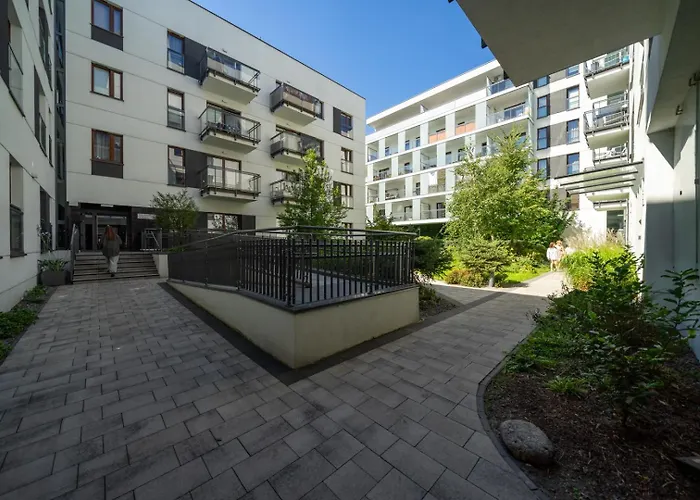 Leszno With Parking - By Rentujemy Apartament Warszawa